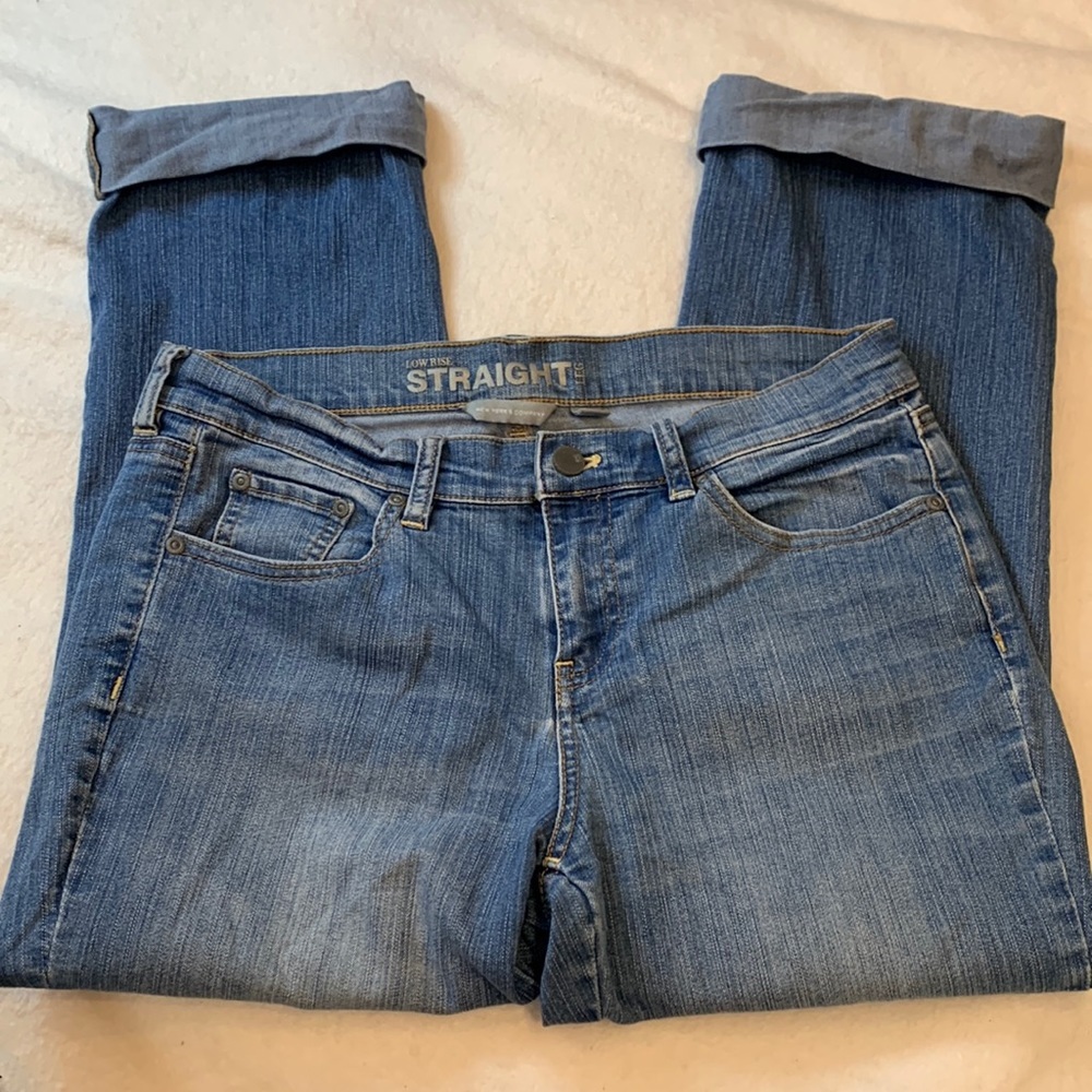 New York & Company low Rise Straight Leg Cuffed Capris. Size 6. EUC.